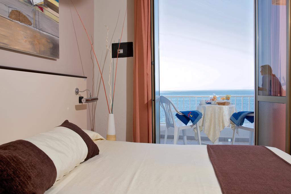 Hotel Mediterraneo Sapri Exteriör bild
